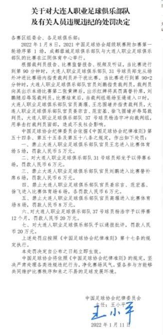 富人躺在深宅里看着囤积的资产不竭增加，而贫民则躲在阴晦的角落黯然承受战争遗留下的创伤。